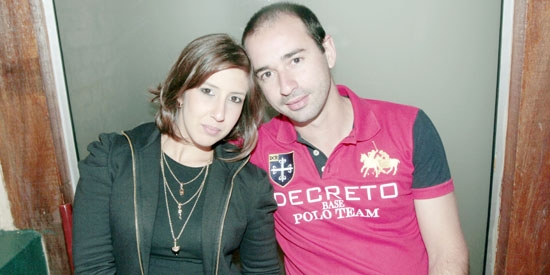   Cláudia Chieregato e Sérgio Martins Alarcon Júnior em restaurante da cidade 